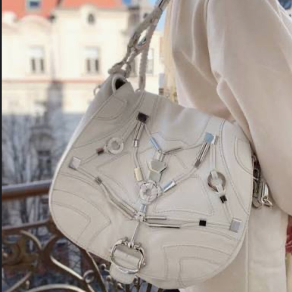 Gucci Authentic Off White Calfskin Leather Convertible Bag - Picture 15 of 15